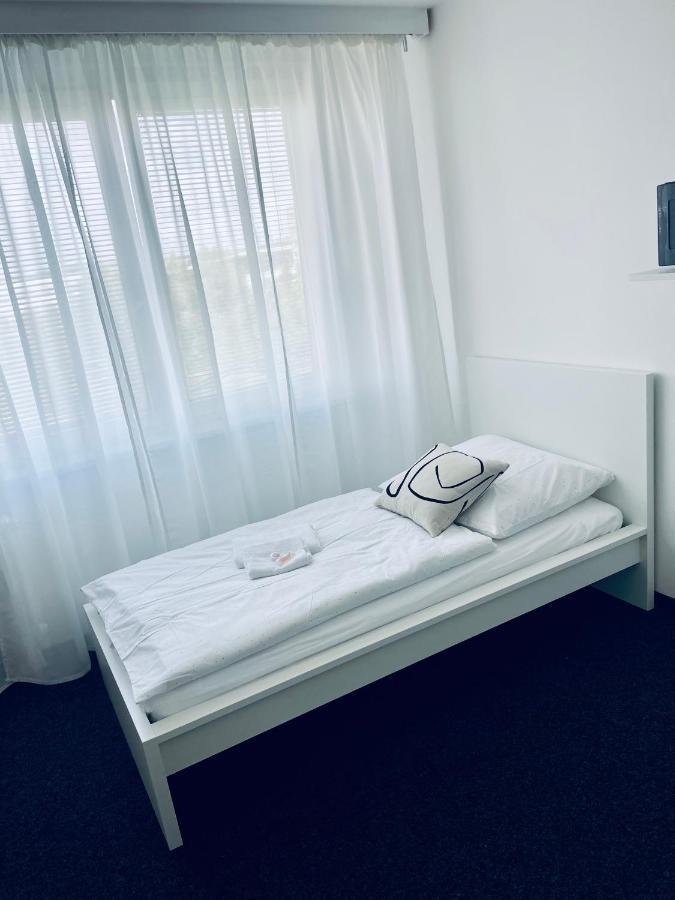 Apartmany Bryksova ปราก ภายนอก รูปภาพ