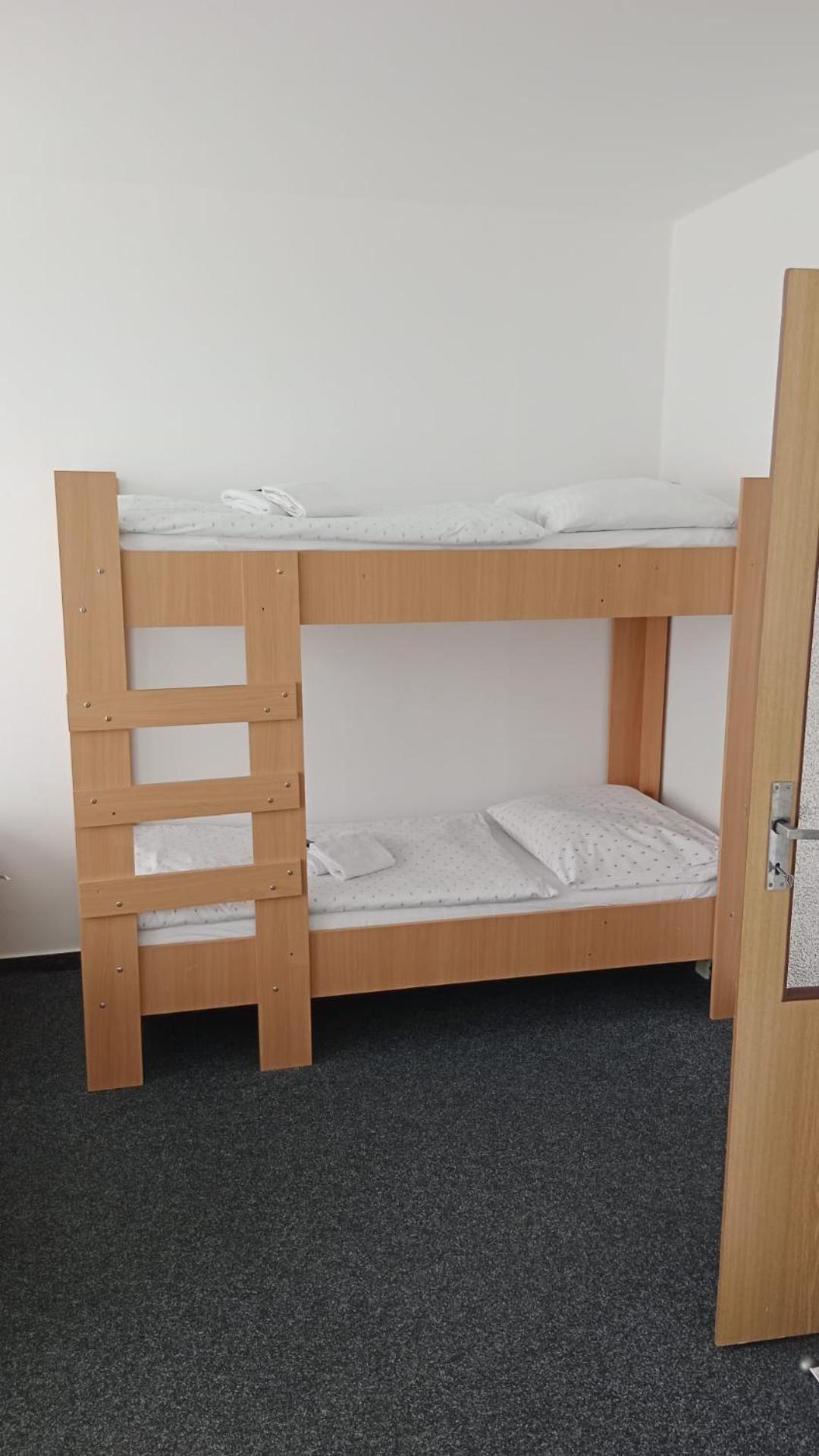 Apartmany Bryksova ปราก ภายนอก รูปภาพ